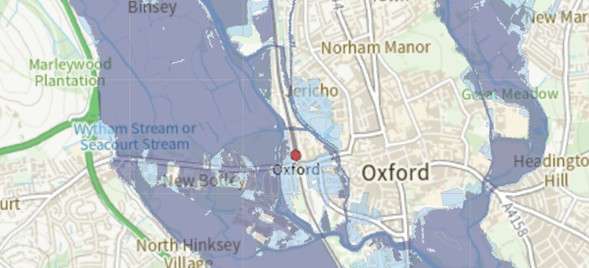 Flood risk assessment using official flood maps and environmental data sources