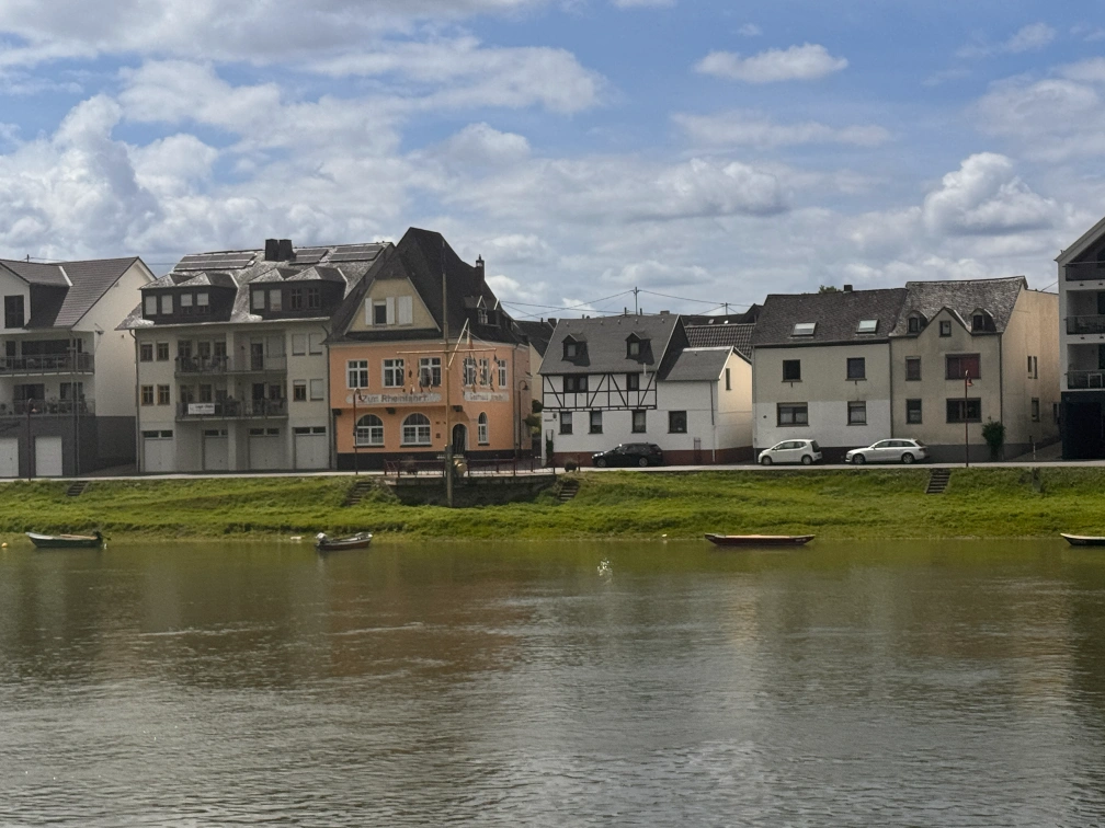 How flood risk affects home insurance in the UK for buyers and homeowners